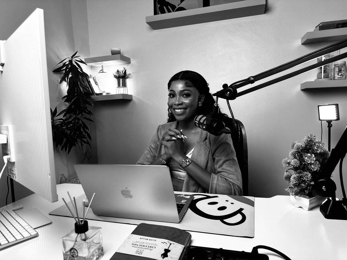 thekatcopy's tweet image. Shoot day BTS: I can&apos;t wait for y&apos;all to see what we&apos;re up to @uxcontentchamp 

#uxwriting #uxcontent