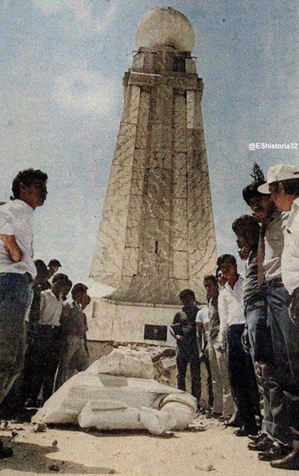 alertanoti's tweet photo. HACE 37 AÑOS UN TERREMOTO DESTRUYÓ SAN SALVADOR; HAY EDIFICIOS QUE CONTINÚAN SIN SER DEMOLIDOS 

Hoy se cumplen 37 años del terremoto del 10 de octubre de 1986, que dejó 1,530 fallecidos, 10,000 heridos, 200,000 damnificados y $1,031 millones en pérdidas.

El sismo de magnitud de 5.7, fue un movimiento horizontal de las fallas bajo San Salvador, a una profundidad de entre 9.9 y 10.9 kilómetros.

Según el informe de la Comisión Evaluadora, creada por el Gobierno de José Napoleón Duarte, resultaron más de 1200 inmuebles a nivel nacional con graves fallas. En San Salvador hay edificios y condominios con severos daños irreversibles pero que aún continúan sin ser demolidos.
