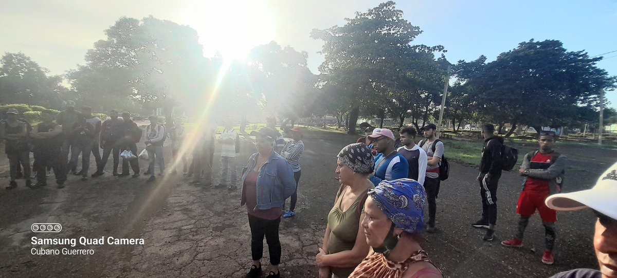 Yoandrys81MB's tweet photo. Se realiz matno espc en homje a l jornd Kmilo-Che, x el Día  d la Cultura Cubana y x l inicio de l luch d Indpndcia, con s espíritu, jóvenes y trabjdres d algun emp del Níquel en #Moa, partron a recoger café en Farallones.
#CubaViveSuHistoria
#CarlosManuelCéspedesVive
#CTCMoa https://t.co/OcMoq1Srqt