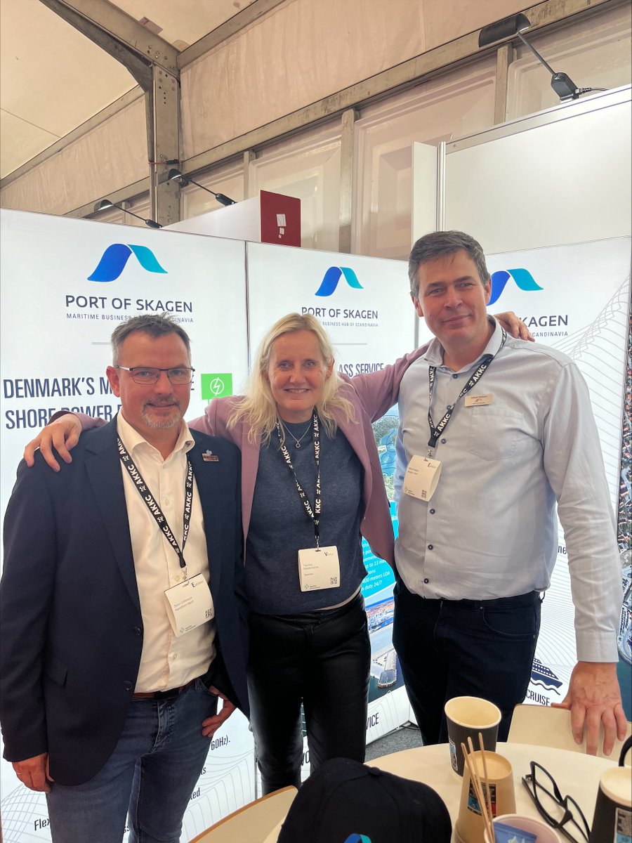 TineKirk's tweet photo. På international fiskerimesse i Aalborg med gode bekendtskaber. Vigtigt at huske, at beskyttelse af vores havmiljø er nøglen til bæredygtige fiskebestande og dermed bæredygtige og sunde måltider #DanFish #dkpol #dkgreen #dkblaa https://t.co/XgNC9FN3Ts
