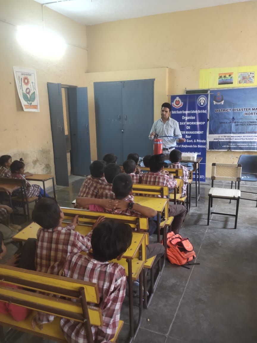 DdmaNW's tweet photo. Today 10.10.2023 DDMA(NW) organised a training-cum- Awareness camp at MCPS, Jonti village,Delhi,on the various topics of Disaster management like Basic Safety tips during the earthquake,Fire- fighting,first-aid. Total 40 nos of Students and 02 nos of teachers attend this programm https://t.co/QuJko9kA3O