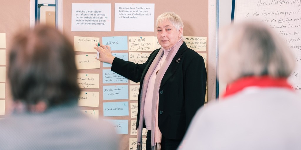 Stärken Sie sich für Ihre Aufgaben in Sachen #Teambildung und #Gesprächsführung – beim Coaching für Führungskräfte am 21./22. sowie am 23./24. November geht es um Fragen, die sich bei der Leitung einer #Bibliothek ergeben. Jetzt anmelden! ow.ly/bcy050PV32R