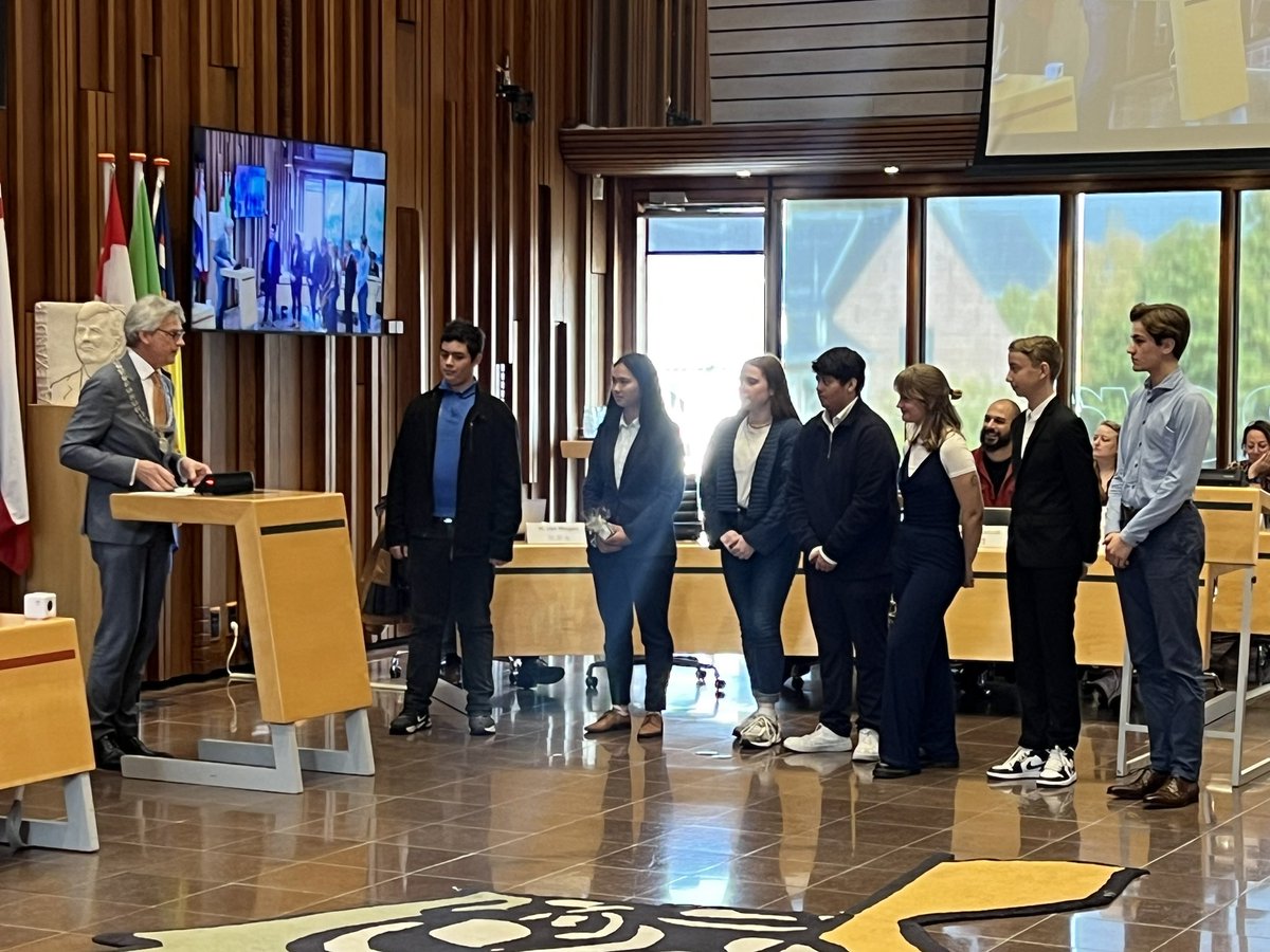 De installatie van een jongerenraad is een feit!
Jongeren hebben de toekomst, laat je stem horen!
#democratie #jongerenraad.