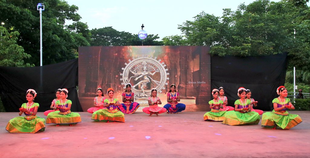 Yoshvas_Studio's tweet photo. Classical dance performance By Pathamanjali, 
Teacher Dr. J. Ronica Christy #first #year #anniversary #dance #show #yoshvasdancestudio https://t.co/LkbxSNlNlw
