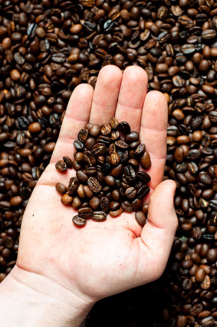 pressgurwitz's tweet photo. ☕ Coffee in Perfumery: A Thread ☕

Starting our day with coffee is a common ritual, and its history is as intriguing as its aroma. Legend has it that an Ethiopian goat herder named Kaldi discovered coffee's stimulating effects when his goat went wild after eating coffee berries https://t.co/0ZEl8C5zCI