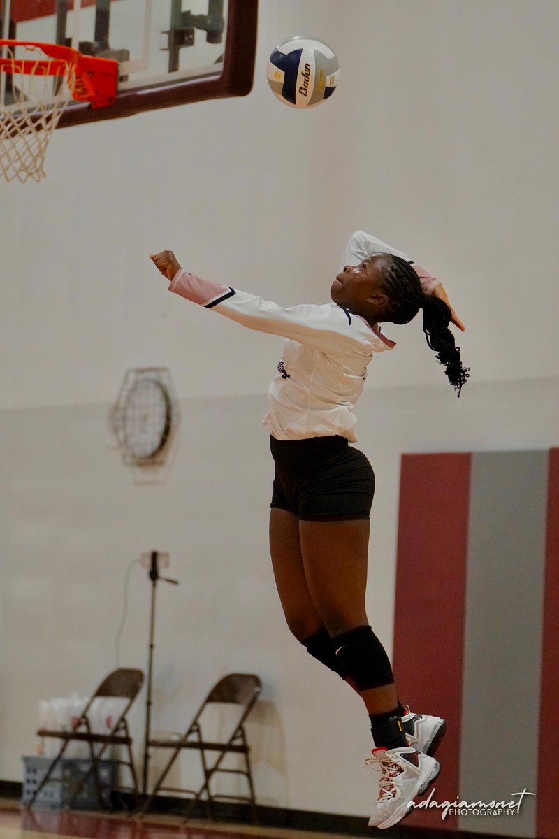 TONIGHT IS GRYPHON SENIOR NIGHT: WEAR NEON and PACK THE STANDS in the ERA gymnasium for the 4:30, 5:45, and 7:00 p.m. volleyball matches vs. Math and Science Academy! 💚 Senior recognition will begin at 8:30 p.m.📸 Photo taken by Gigi Hippe. #GoGryphons