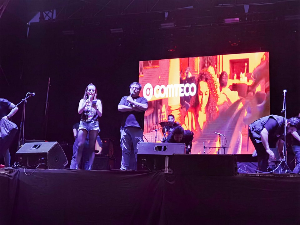 Comteco_RL's tweet photo. Tuvimos el gusto de auspiciar el Llajta Rock, un fabuloso evento de música que conecta gente con lo mejor del rock de Bolivia 😎🤟. https://t.co/MQO7iFYpXC