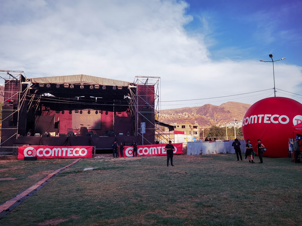 Comteco_RL's tweet photo. Tuvimos el gusto de auspiciar el Llajta Rock, un fabuloso evento de música que conecta gente con lo mejor del rock de Bolivia 😎🤟. https://t.co/MQO7iFYpXC