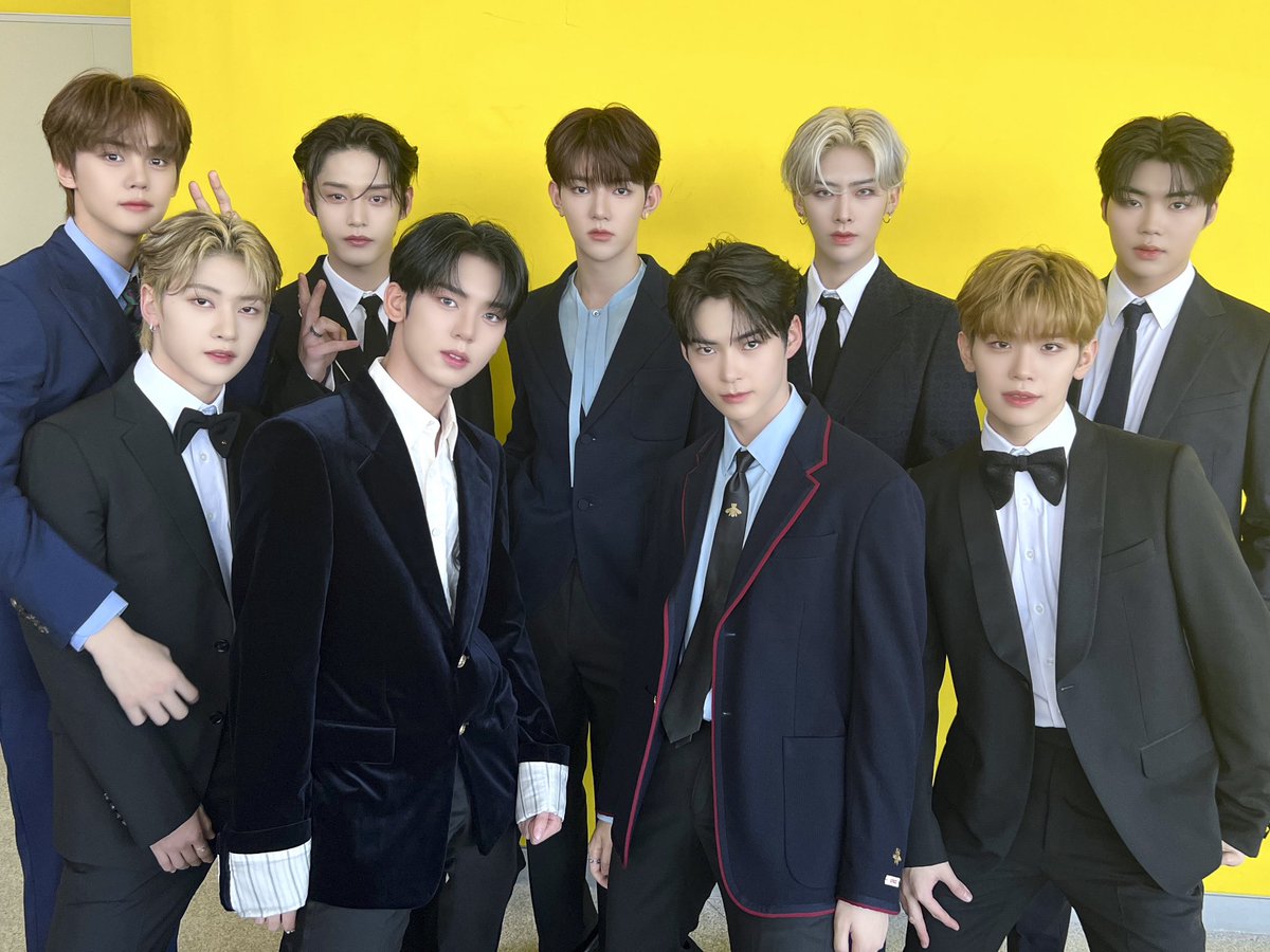 ZB1_official's tweet photo. _𝗭𝗘𝗥𝗢𝗙𝗢𝗖𝗨𝗦

제로즈 덕분에 'TMA 넥스트 리더상' 받았어요🩵

수상 소감처럼 제로베이스원은
멈추지 않고 최선을 다해 달려갈 테니

제로즈! 우리 함께 같이 달려봐요😘

#ZEROBASEONE #ZB1
#제로베이스원 https://t.co/X0QZMBIwJy