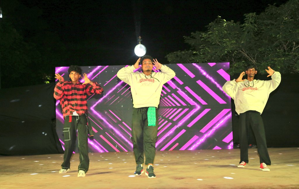 Yoshvas_Studio's tweet photo. Thank you Freeze Dance Academy for the host performance, Choreography by Ram Deva #first #year #anniversary #yoshvasdancestudio #dance #show https://t.co/O4vbQC6vWY
