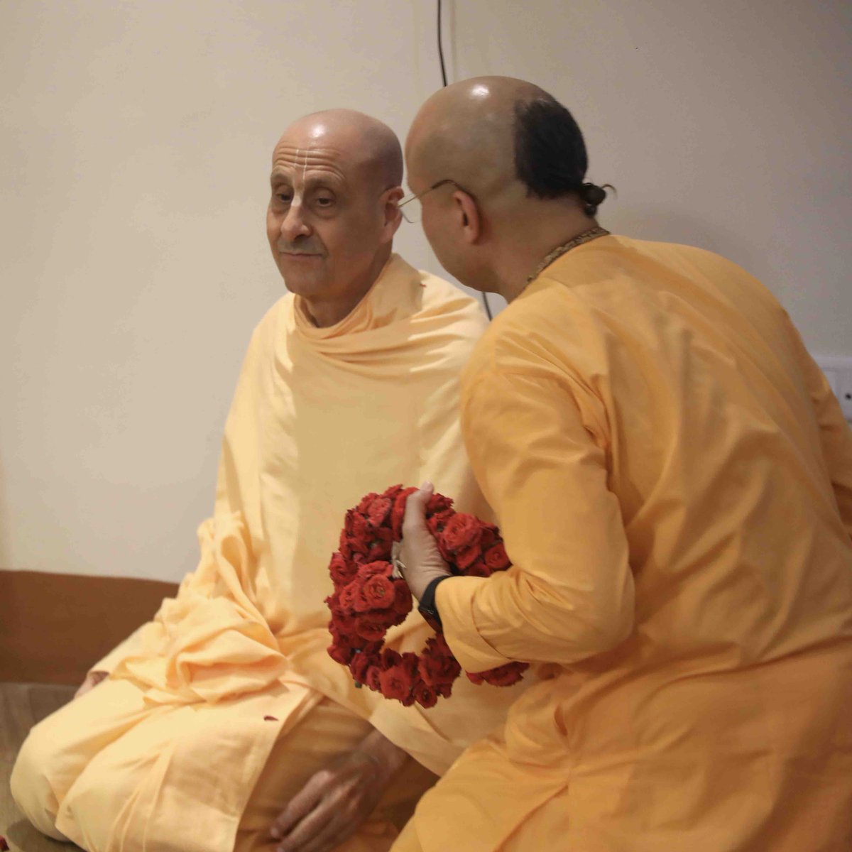 radhanathswami's tweet photo. Glimpses from His Holiness Radhanath Swami’s recent visit to ISKCON Dum Dum in Kolkata, India.

#holyvisit #radhanathswami #kolkata https://t.co/MQt72dUmrK
