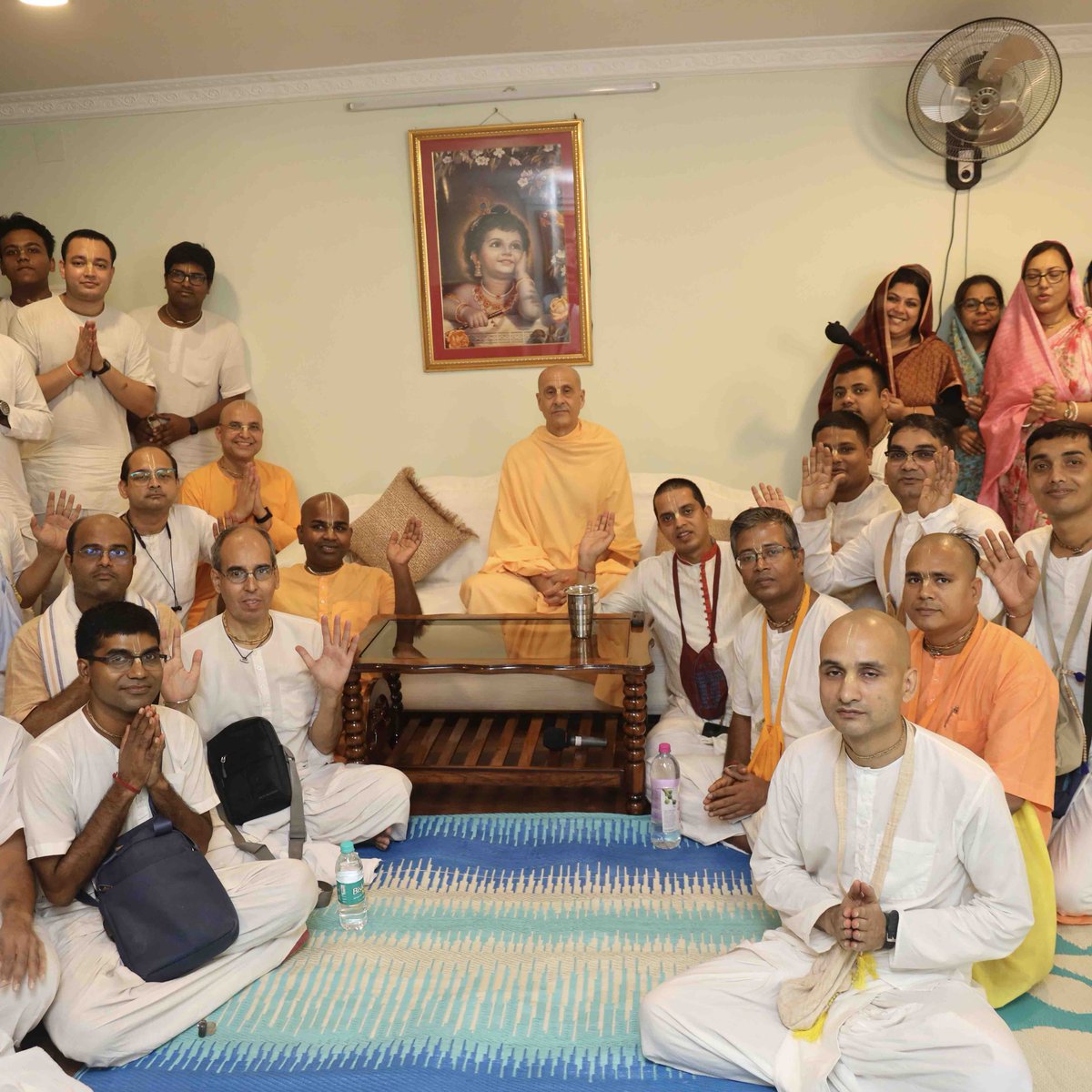 radhanathswami's tweet photo. Glimpses from His Holiness Radhanath Swami’s recent visit to ISKCON Dum Dum in Kolkata, India.

#holyvisit #radhanathswami #kolkata https://t.co/MQt72dUmrK