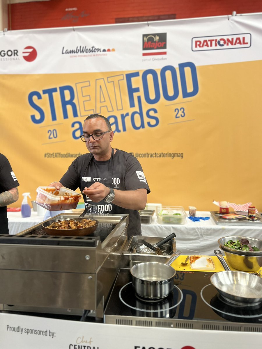 CCateringMag's tweet image. Round two with our second bunch of finalists is underway, and we can already tell that the judges are going to have a tough one this year! #StrEATfoodAwards 

@cateringbm @_OCSGroup @HoustonHawkes @SchoolCatering
