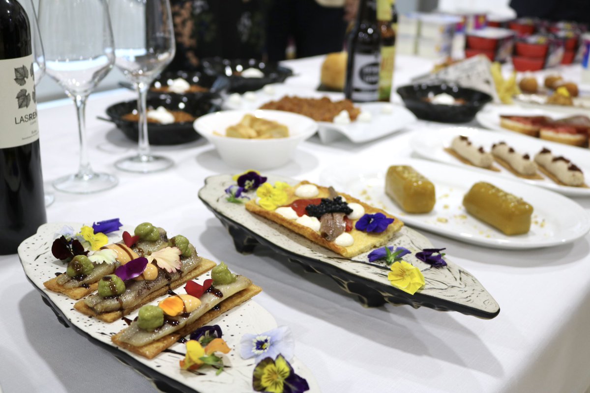 TurismoRM_'s tweet photo. 'Las Cocinas del Jubileo' mostrará este fin de semana la #gastronomía del Noroeste

📍La muestra gastronómica se celebra en #Caravaca de la Cruz y contará con 14 expositores, 4 más que en la anterior edición. 
📊Se espera la presencia de 11.000 visitantes

https://t.co/1zaRW3Q2bn https://t.co/bvEVoisPJo