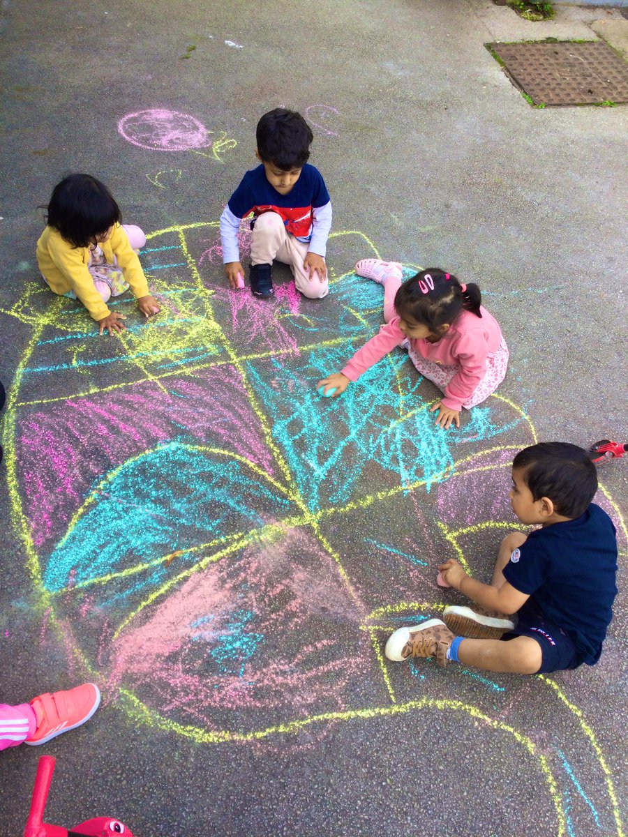 ECS_Keighley's tweet photo. Pre-school worked collaboratively to make transient art and made different marks to create #ElmerTheElephant. #50TTDBradford #04MakeYourMark #20MiniArtists #37TakingTurns #48NaturalArt #LoTc https://t.co/zPOBIhEpSF