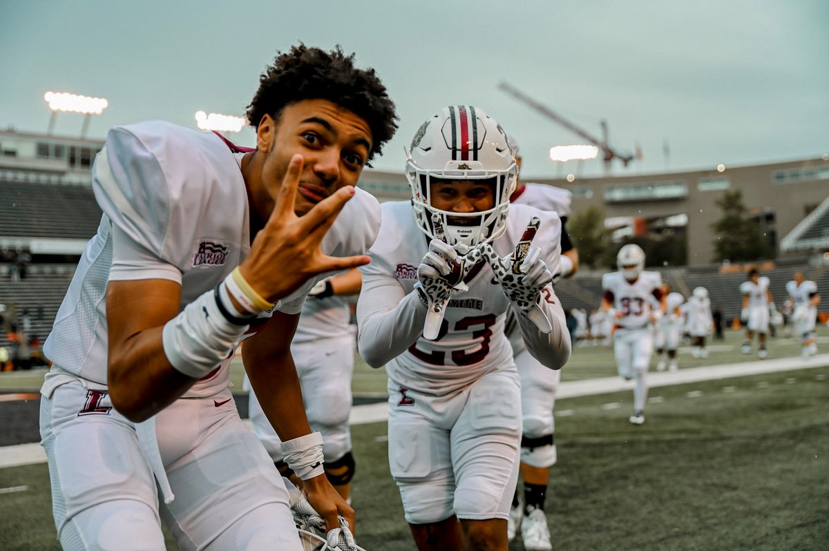 PatriotLeague's tweet photo. Vote for Patriot League Photo of the Week! 📸

1. @LafColFootball Lafayette improves to 5-1
2. @ArmyWP_VB Sing Second
3. @Bucknell_FB Derrick Anderson Jr. tuddy
4. @AU_SwimDive Griffin Batt's 3-meter dive https://t.co/nZzzu16w9J