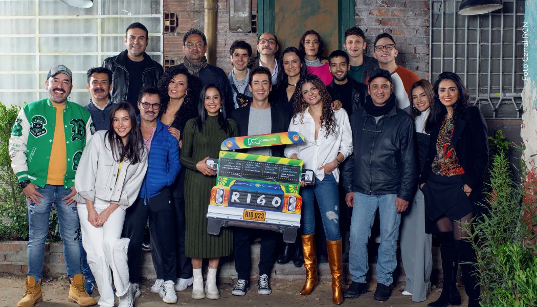 CrticaTvLatam's tweet photo. #Rigo, la nueva bionovela de @CanalRCN debutó como líder del canal con 7.2 puntos, igualando al estreno de #MasterChefCelebritycolombia a la misma hora y superando los estrenos de #AnaDeNadie (7.1) y #TiaAlison (6.4). Eso sí, #YoMeLlamo se lleva el liderato con 11.1 #RatingCol https://t.co/him0qC35SY