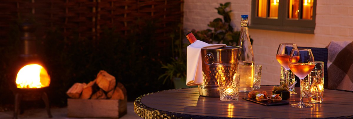 pipeandglass's tweet photo. A luxurious autumnal getaway, complete with elements of cosy and warming candle light.
#autumnvibes #autumnal #autumngetaway #pubswithrooms #pubswithfires #pubswithgardens #pubswithviews #luxurystaysuk #boutiquestyle #pipeandglass #yorkshire #yorkshiregetaway #michelinpub https://t.co/clxQ0AzqzS