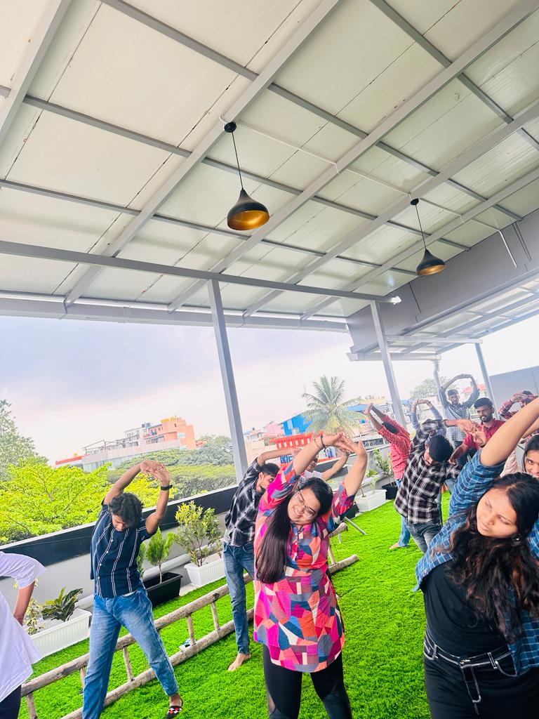 Nu10Tech's tweet photo. •
🧘‍♀️ Yoga Fridays at the office! 🧘‍♂️
We've been unwinding and finding balance together with our colleagues over the last two Fridays. 

On September 22nd and October 6th, @Nu10 dedicated a rejuvenating session for its employees. https://t.co/OR9JgdR1jj