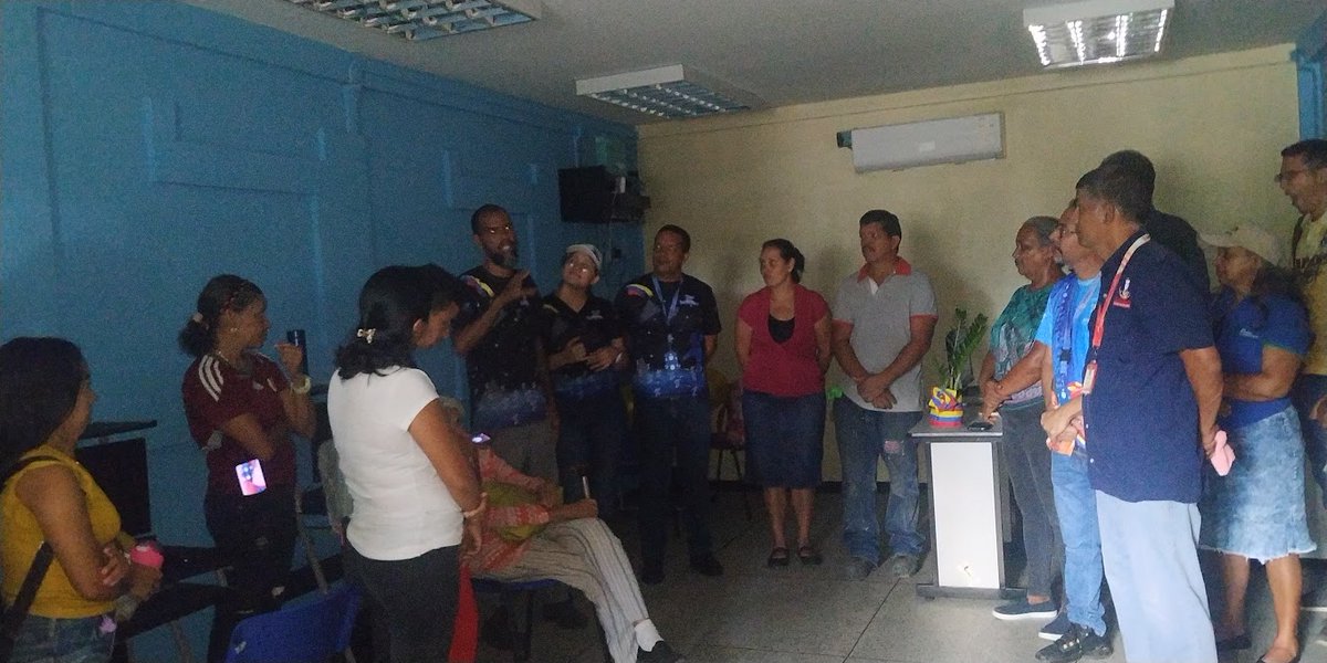 Así fue la asamblea comunitaria en <a href="/YAR19Ni/">Infocentro Rómulo Gallegos "NIRGUA" YARACUY</a>, instituciones y poder popular se dieron cita para conocer de cerca nuestro proceso de Infocentro en Ofensiva…

#7AñosRadioMiraflores
¡Vamos!
<a href="/Gabrielasjr/">Gabriela Jiménez</a>
<a href="/cytdanmarys/">Danmarys Hernández</a>
<a href="/LaRosaInfoVE/">LaRosaInfoVE</a>
<a href="/JLEONYARA/">JULIO LEÓN</a>