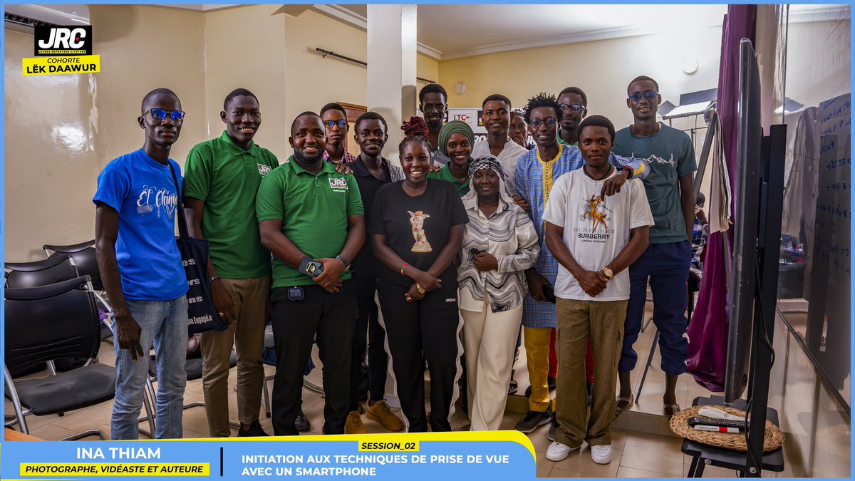 LaTeleCitoyenne's tweet photo. JEUNES REPORTERS CITOYENS  | COHORTE LËK DAAWUR 
#SessionDakar 

Pendant cette session passionnante, nos jeunes reporters citoyens ont acquis de précieux savoirs en techniques de prises de vue, avec smartphone, grâce à cette initiation expérimentée et pratique avec @InaNFThiam . 

Ils ont appris à capturer des moments significatifs, à composer des images percutantes et à utiliser les fonctionnalités avancées de leurs téléphones pour raconter des histoires visuelles puissantes. 

Ces savoirs et mises en pratique renforceront leur capacité à documenter des événements, des problèmes sociaux et des initiatives citoyennes, de manière captivante. 

#JeuneReporterCitoyen #PhotographieMobile #CitoyennetéActive
@Mundubat @barcelona_cat @Yenamarre_NTS @TabaxEllegNTS
