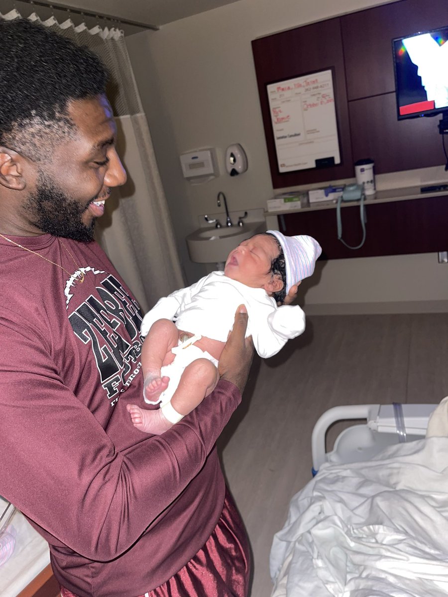 lakerstjr's tweet photo. i’m a Father https://t.co/LDxpNtctsx
