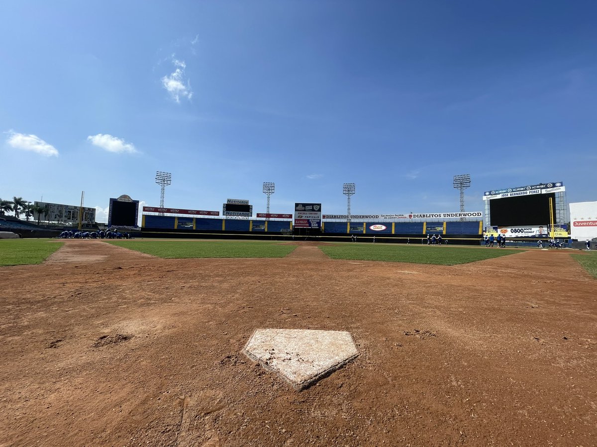 Magallanes_bbc's tweet photo. ¡Feliz martes magallaneros! ⚓️⛴️

En nuestro noveno día de prácticas contamos con la incorporación de:

🔹José Peraza (IF)
🔹Diego Velásquez (IF)
🔹José G. Castillo (LZ)
🔹Emerson Talavera (LD)

Seguimos trabajando 🔥💪

#Magallanes #SomosMagallanes #LVBP https://t.co/3UehP9CSpL