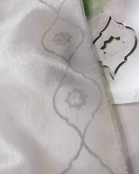 ガラはステンシルしたのじゃ。 