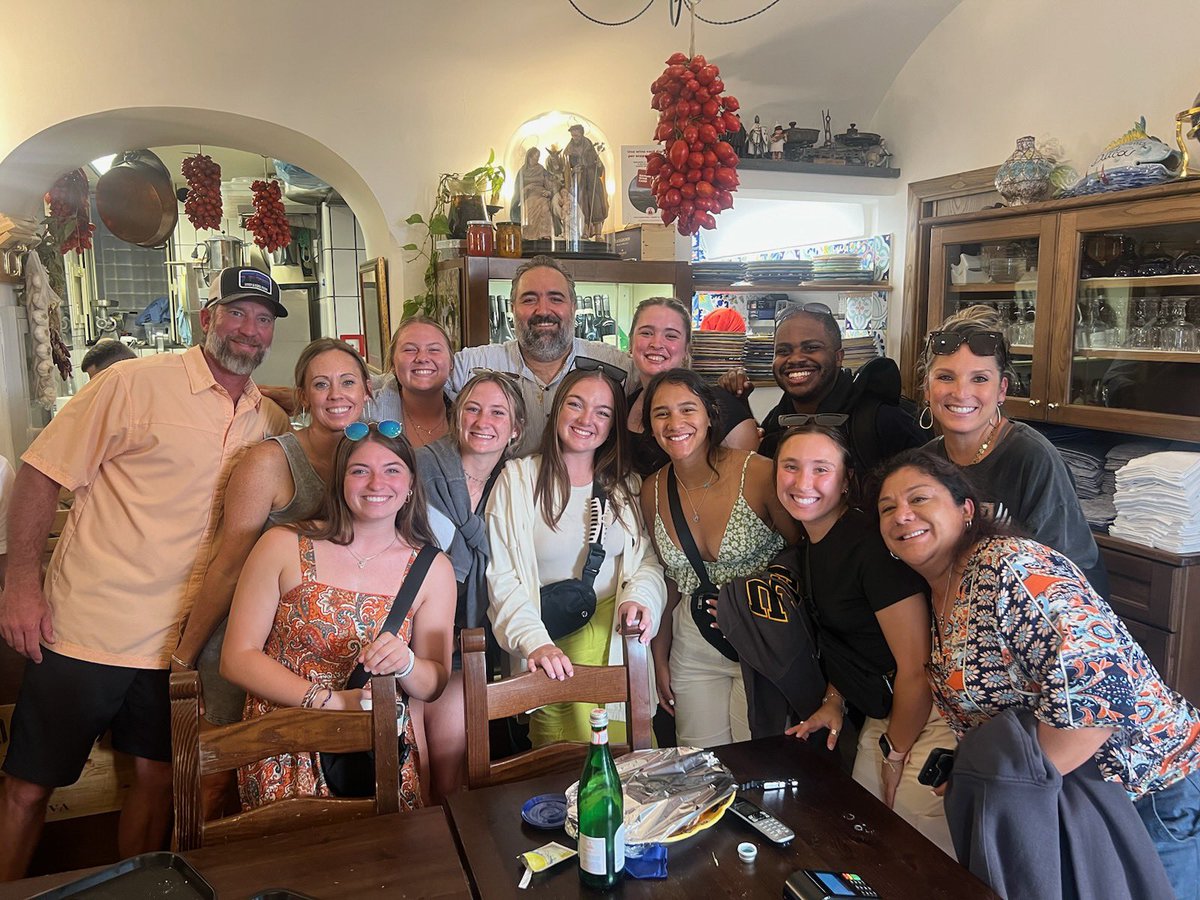 𝘽𝙪𝙤𝙣 𝙘𝙞𝙗𝙤 🍴

Graci to La Taverna Del Duca for the excellent food &amp; hospitality while hosting a large lunch party of TLU softball parents &amp; players today.

#TooLiveU | #PupsUp | #ItalyTour23