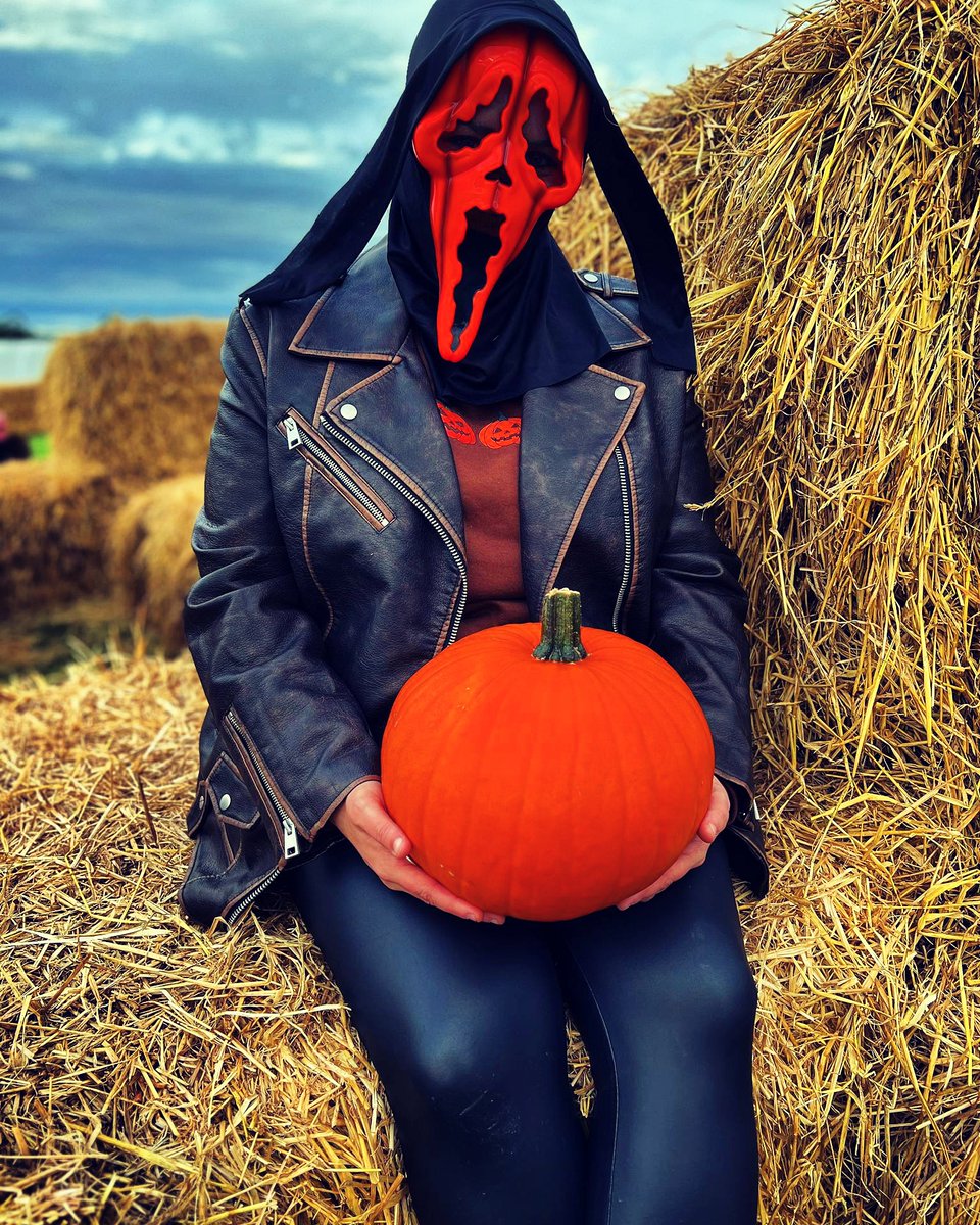 ScottishLinzie's tweet photo. The icon of Halloween 🎃🧡
@RJTorbert https://t.co/kVaUgSpO48