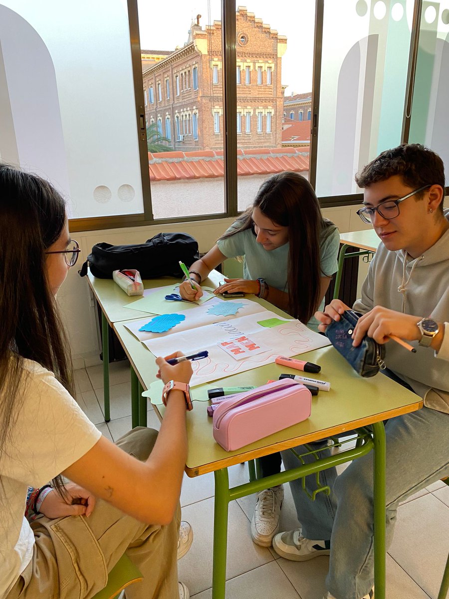ColeMarillac's tweet photo. Desde 1°CFGS os invitamos a nuestra exposición sobre la conciliación. Sabemos que nuestra aventura laboral está cerca y nos preparamos para ello. 
#colegiosHHCC #EducaciónVicenciana #FOL https://t.co/Il903BIe8w