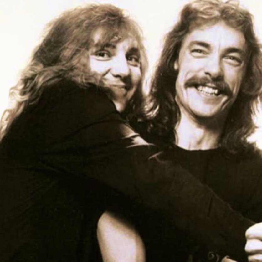 RushHistory2112's tweet photo. It's National #HugADrummer day! #RushFamily Hug the Drummers 🥁 in your life! @DrummerBoy2112 @FutrellJohn https://t.co/PW20d6EdSi