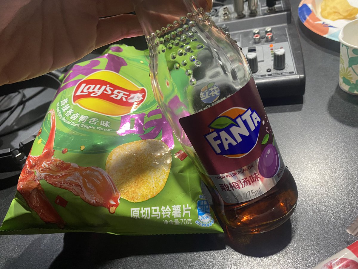 BritleyRitz's tweet photo. .@KICKS96WQLK  invites me as a guest for #TasteTestTuesday! 

I’m not gonna lie the cookies were great. The sour plum soda taste like cheap wine and the hot and spicy braised duck tongue chips…

🎶Do you have to, do you have to let it linger ?🎶 https://t.co/GFwe477xGA