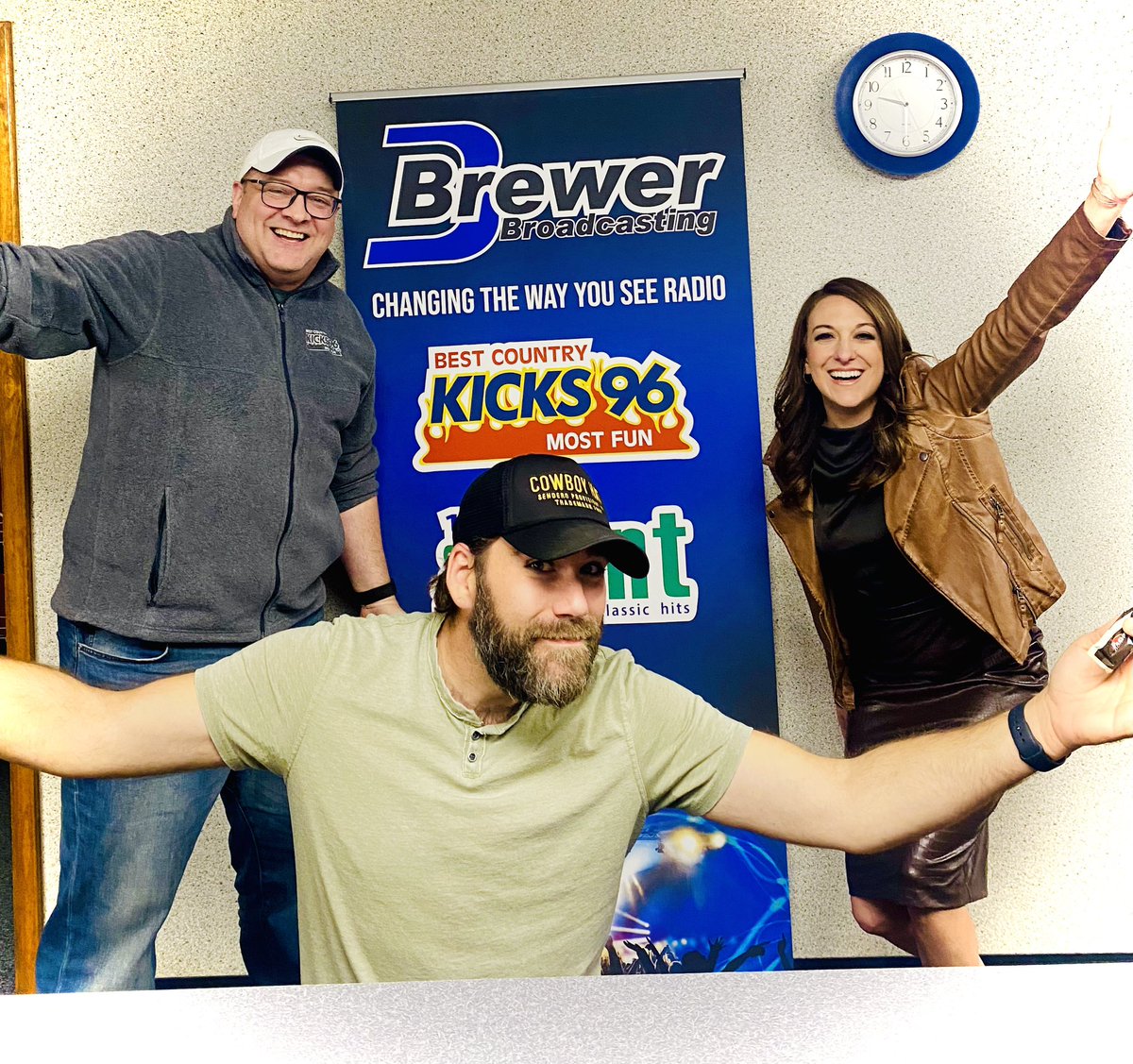 BritleyRitz's tweet photo. .@KICKS96WQLK  invites me as a guest for #TasteTestTuesday! 

I’m not gonna lie the cookies were great. The sour plum soda taste like cheap wine and the hot and spicy braised duck tongue chips…

🎶Do you have to, do you have to let it linger ?🎶 https://t.co/GFwe477xGA
