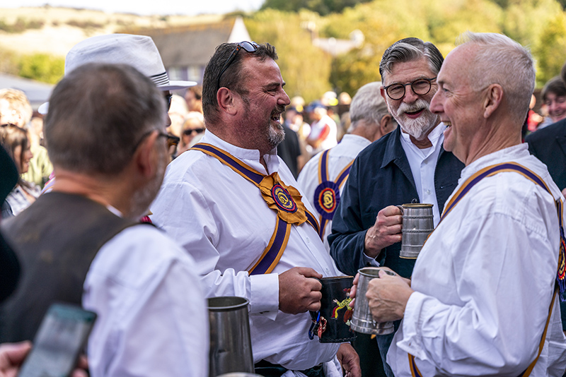 Grant1Photo's tweet photo. Here's some of my pics from the annual 'Dancing in the Old' in #lewes #morrisdancing. @HarveysBrewery @LongManMorris @BrightonMorris @pixelsonapage https://t.co/2hdohNv6jf