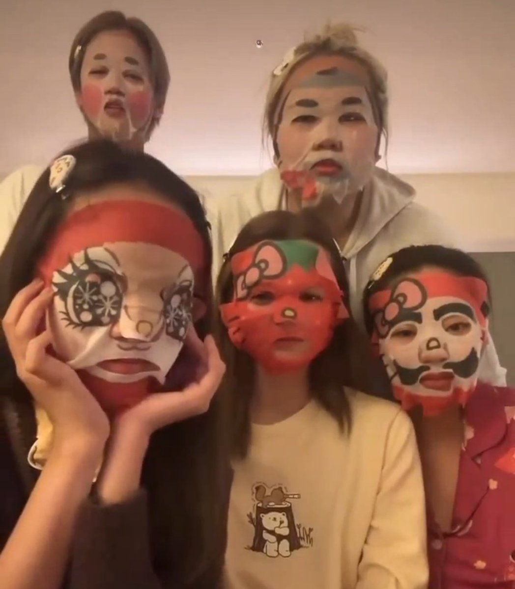 thisisdobleu's tweet photo. 5 amorcitos viendo como algunas gente no se baña y anda por la vida tirando odio
*Nuevo meme desbloqueado*
#ฟรีนเบค #FreenBecky
#srchafreen #Beckysangels
#namorntaraaa #tipsky https://t.co/1NqMiYiWfo