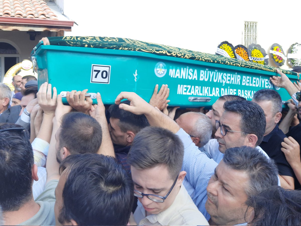 Yaşam mücadelesini kaybeden Ender Kaya kardeşimize son görevimizi yerine getirdik. 
Rabbim mekanını cennet eylesin. 
Geride kalanlara, sevenlerine ve Ak Parti ailemize sabırlar ve başsağlığı diliyorum.