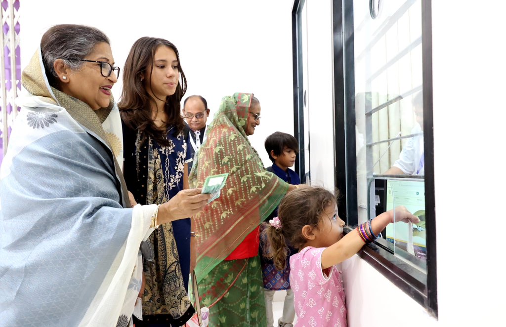 albd1971's tweet image. HPM #SheikhHasina was accompanied by her sister Sheikh Rehana and grandchildrens during the inauguration ceremony of the Dhaka-Bhanga rail line today. They bought their tickets from the counter and rode to Bhanga from Mawa station. 
The newly constructed rail network will boost…