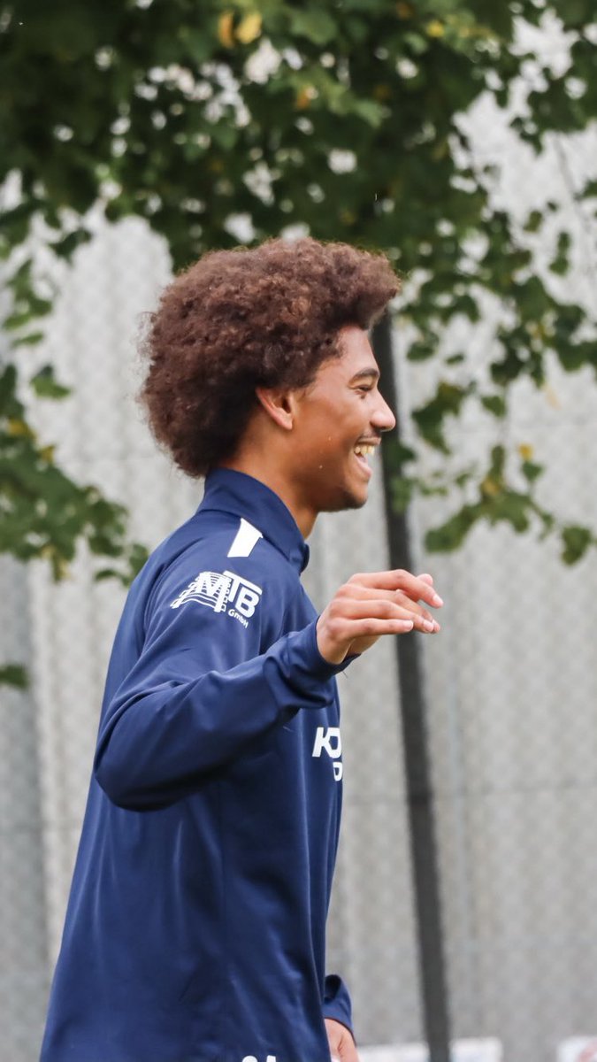 EintrachtBSNews's tweet photo. Zurück auf dem Platz!🔥

Welcome back, Sidi!🤩

#wirsindeintracht https://t.co/hysbNn9X25