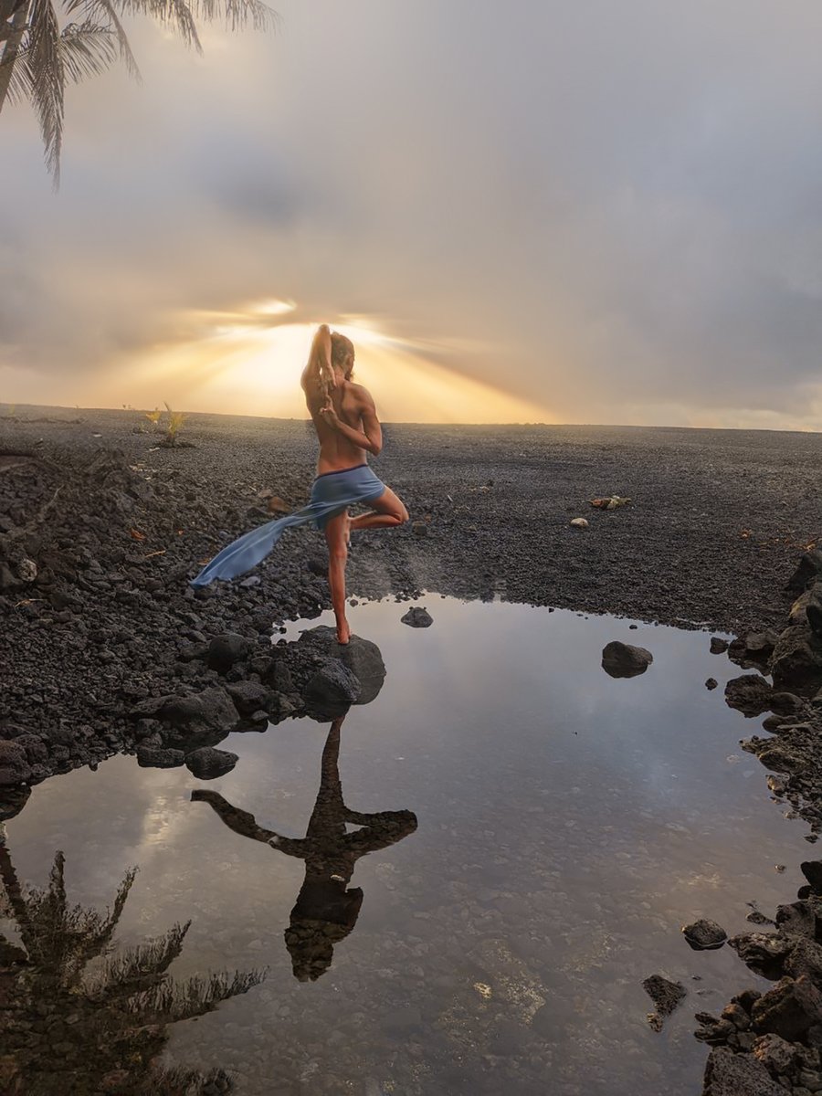 JessicaHen1982's tweet photo. You may not see it, but there's always a little light when everything seems dark.

Little reminder to myself.

#yoga #sunrise #nft #photography #photooftheday #opensea #nftart #nftphotography #asana #blackbeach #hawaii #blessing #sunray #beach #seva https://t.co/9G2QeEajSo