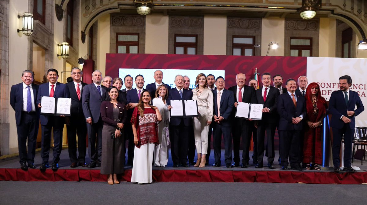 martibatres's tweet image. En la mañanera con el Presidente @lopezobrador_, firmamos el Acuerdo Nacional para la Federalización de la Salud.

Con la firma de este Acuerdo, 23 entidades del país nos comprometimos a garantizar el derecho a la salud con atención médica y medicamentos gratuitos a la población