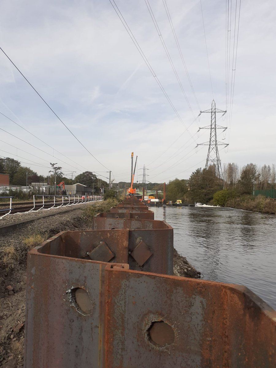 Our Giken Supercrush at Leeds Flood Alleviation Project! Assisted by the Giken Clamp Crane. Limited and restricted access? No problem! 📷
#weknowpiling #piling #sheetpiling #expertise #LeedsFloodAlleviationProject #piles #Giken #Supercrush #flooddefence #floodallevition