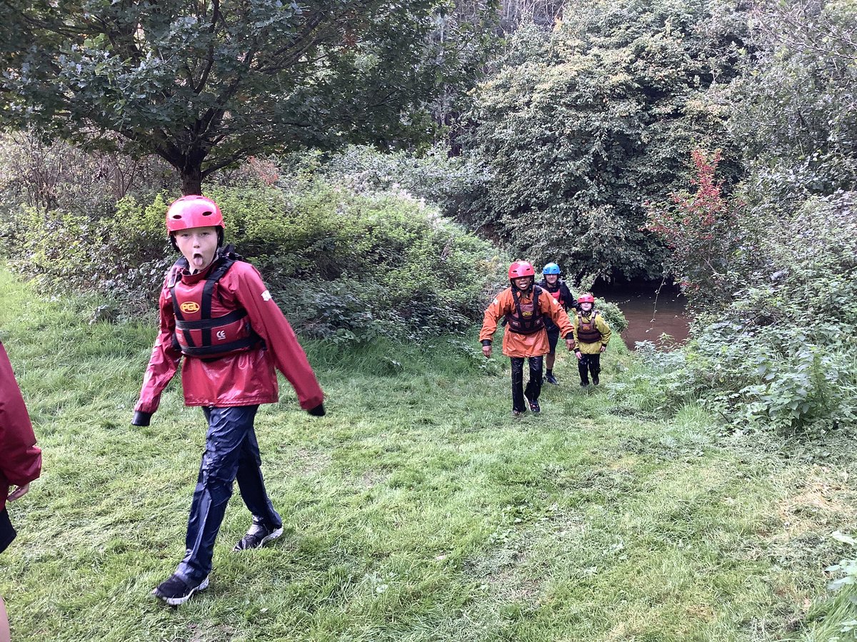 teresaoflisieux's tweet image. PGL @year6_stol #GROUP5 CANOEING 👏👏🚣🚣😁😁🙌🏾🙌🏾🕷️🕷️🕷️🚣🏾‍♀️