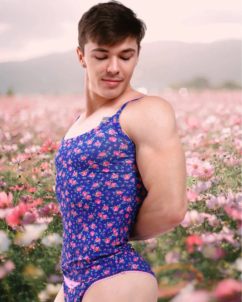 XDressLingerie's tweet photo. 🌹Add the Garden Tank Top to your collection for a wardrobe update! Made from superbly soft floral print fabric and trimmed with fold-over elastic at the bust. Shop now: https://t.co/Qj2HoHm4eq https://t.co/UWnIOplE7J