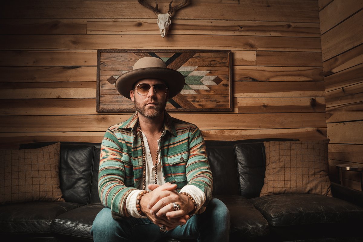 PeachtreeEnt's tweet photo. JUST ANNOUNCED💥 @DrakeWhiteMusic is hitting the road on #TheBridgeTour next year! Tickets go on sale this Friday at 10 AM local.
3/7 #AtlantaGA at @BuckheadTheatre
4/25 #BirminghamAL at @IronCityBham
4/27 #MobileAL at @SoulKitchenMob https://t.co/p4HgytbgC8