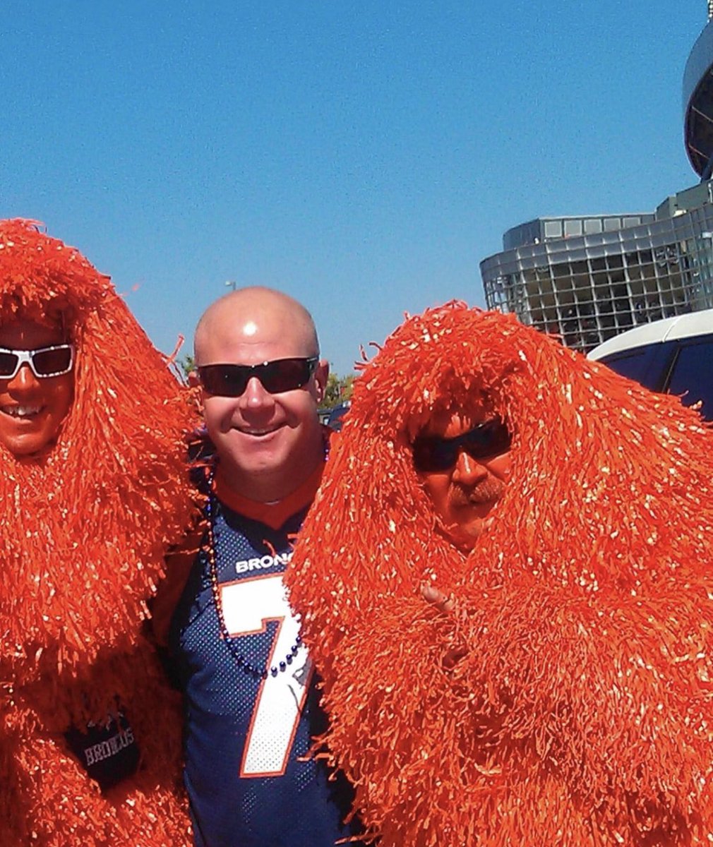 RichStarr's tweet photo. @BroncoPartybus https://t.co/9NvrMWUN5d