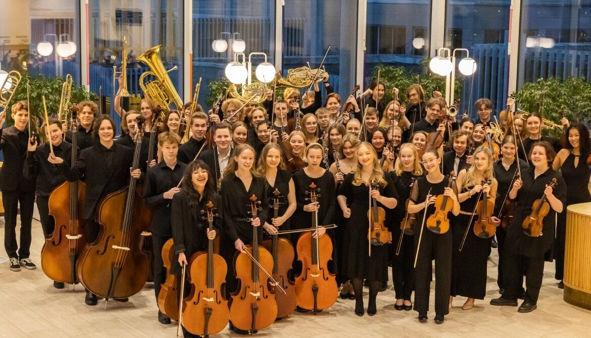 Moralzarzal's tweet photo. El sábado 14 de octubre, 20 h podrás disfrutar del Concierto de Música Clásica que ofrece  la Orquesta Sinfónica,Tapiola Youth Symphony, en el Teatro del Centro Cultural de #Moralzarzal. Entradas 8 € en https://t.co/swCqY1RgOG y en el Centro Cultural. https://t.co/rY0ckB2Ifq https://t.co/K176KtqyM2