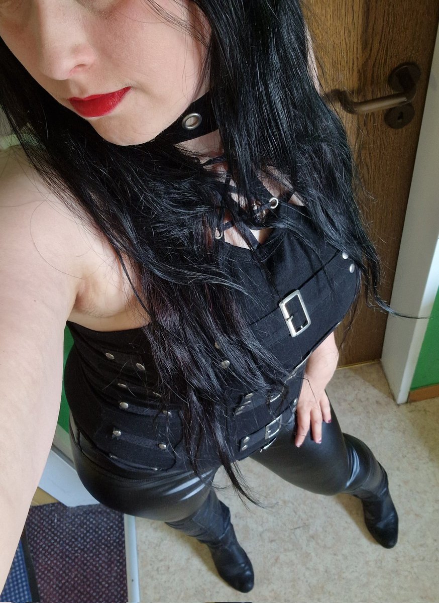 deineprincess's tweet photo. Ich weiß, wie gerne du dir meine Fotos anguckst und am Sabbern bist. Und deshalb drückst du nun als Dank dafür direkt Zalando und Amazon-Gutscheine ab!

#moneydom #Moneyslave #Geldherrin #Herrin #Sklave #Zahlsklave #Geldherrin #subs #Kleingeldsklave #Findoml https://t.co/Xkew147wup
