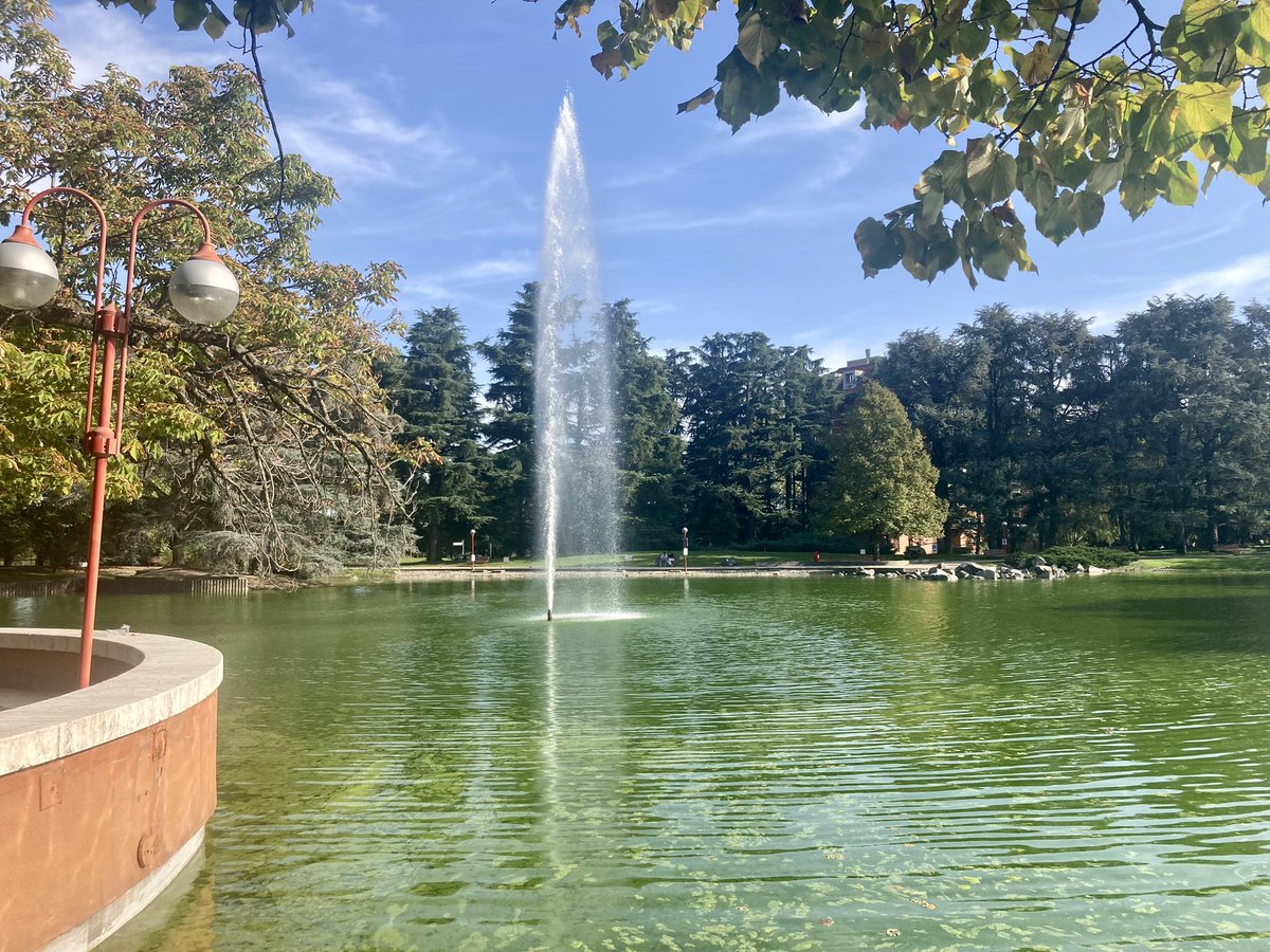 IlSorfista's tweet image. Oggi la mia distropica professione mi ha portato a #MilanoDue, alle porte di Milano. 
Qui è pieno di gnocca sierata. 
#Maledetti
#DittaturaNaziSanitaria