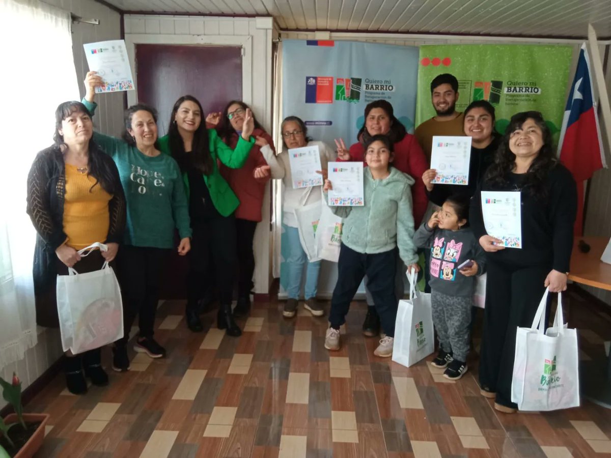 mi_estacion's tweet photo. 😊 El pasado viernes realizamos la entrega de certificados a las usuarias que participaron del taller de #JardineríaDomiciliaria, que impartió el Programa Quiero Mi Barrio, en #BarrioEstación y contó con la participación del monitor del #taller, Mario Melita.

@barrios8va https://t.co/YpsR8fhpRE